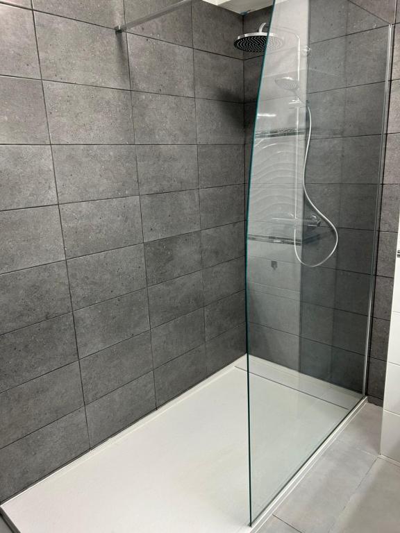 Remplacement d'une baignoire par une douche